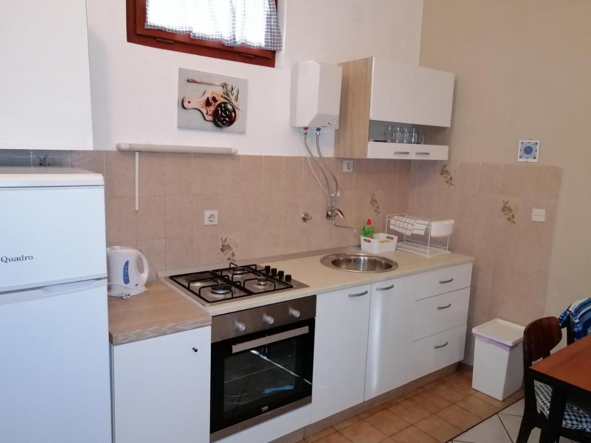 Apartments Stjepic Sukosan Exterior photo